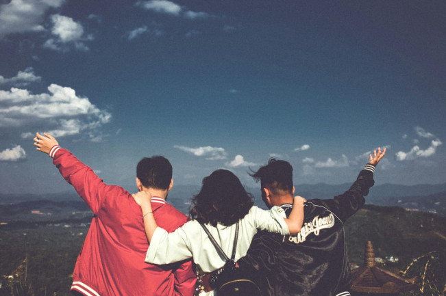 Liburan asyik bersama teman. [Pexels]